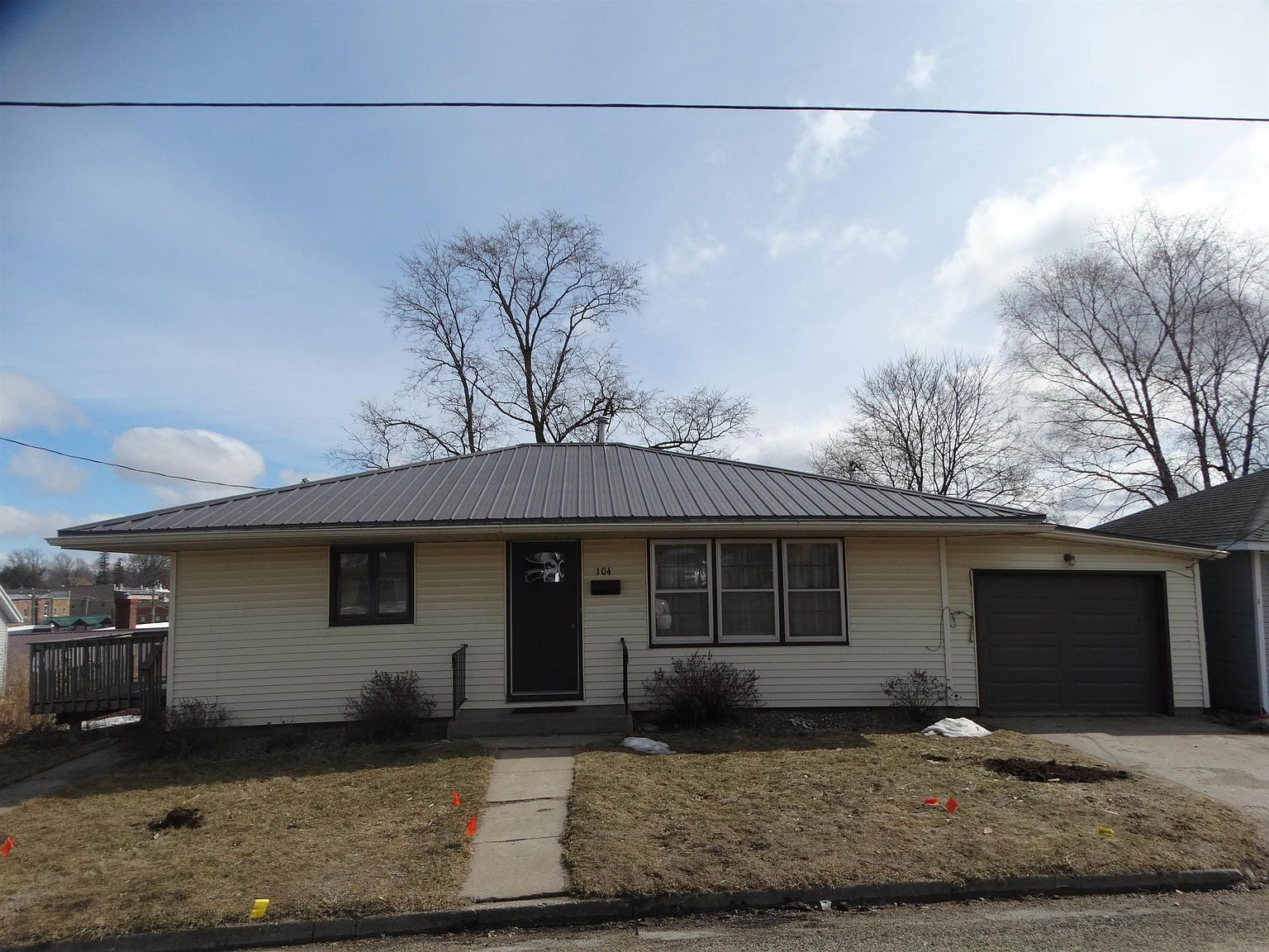 104 1st St SW, Waukon, IA 52172 Zillow