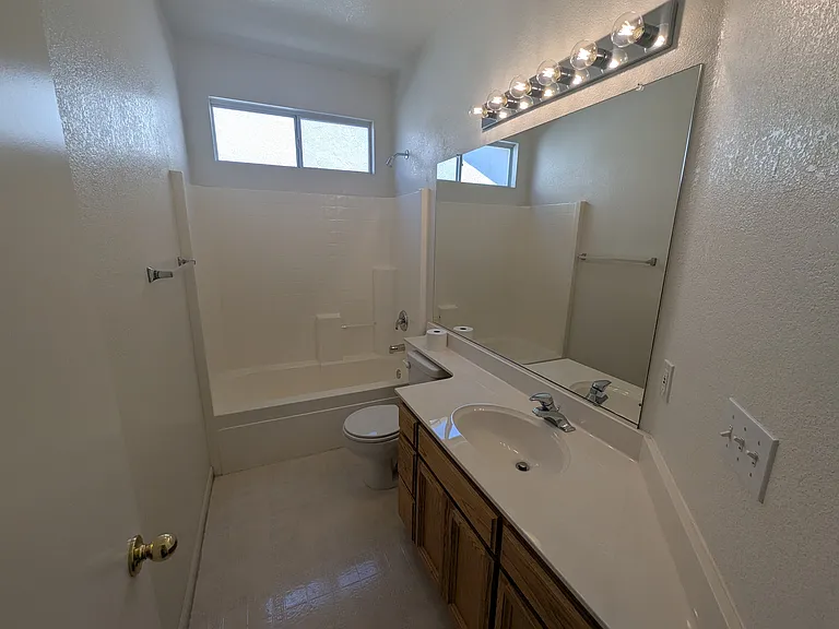 8009 Horncastle Ave — Photo 9