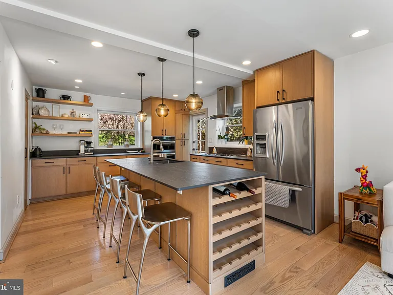 2820 Ellicott St NW — Photo 10