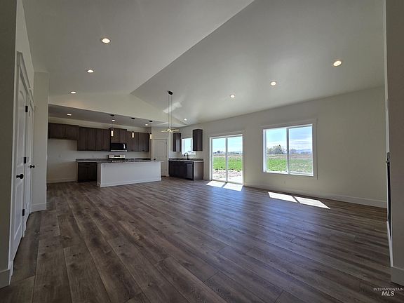 2nd image of 1519 Belle Dr