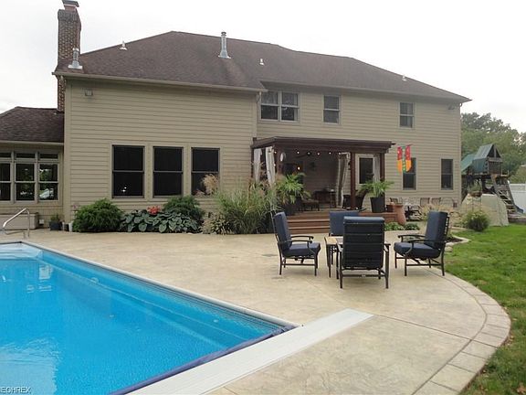 4th image of 27042 Courtland Mdws