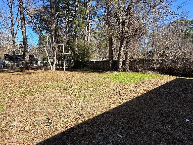 704 Victoria St — Photo 7