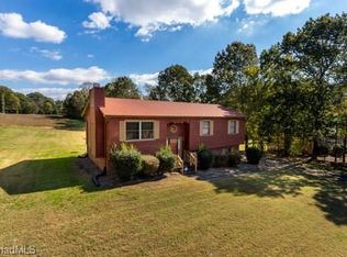 4720 Oak Park Cir, Pfafftown, NC 27040