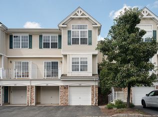 1068 Shadowlawn Dr, Green Brook, NJ 08812
