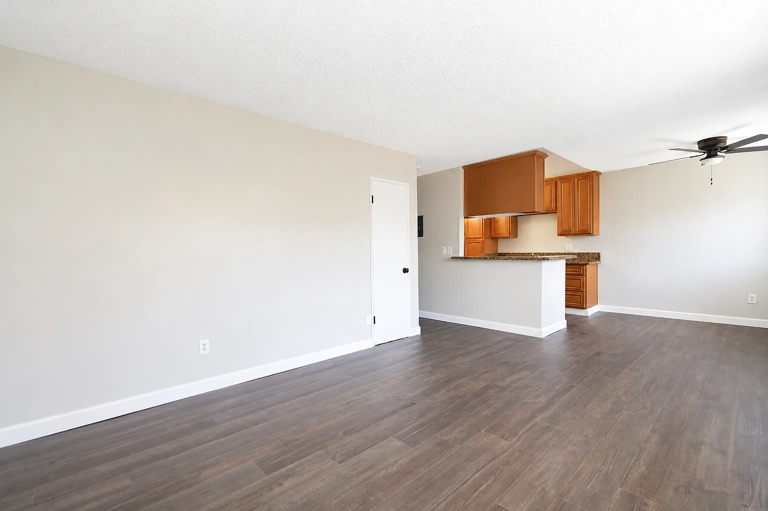 2 bed, 880 sqft, $2,025 — Photo 4