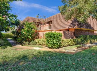 1 Atrium Cir APT B, Atlantis, FL 33462