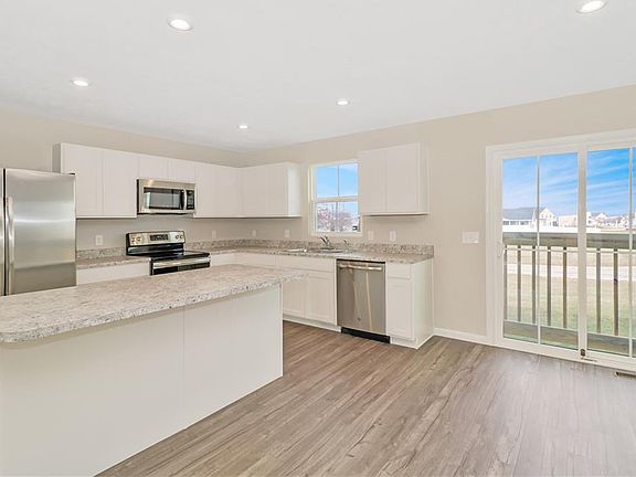 5th image of 2735 Himelrigh Blvd