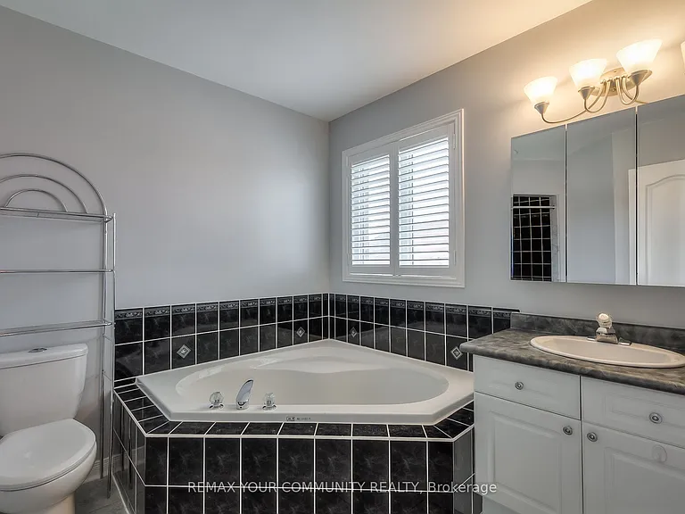 222 Kayla Cres #UPPER — Photo 20