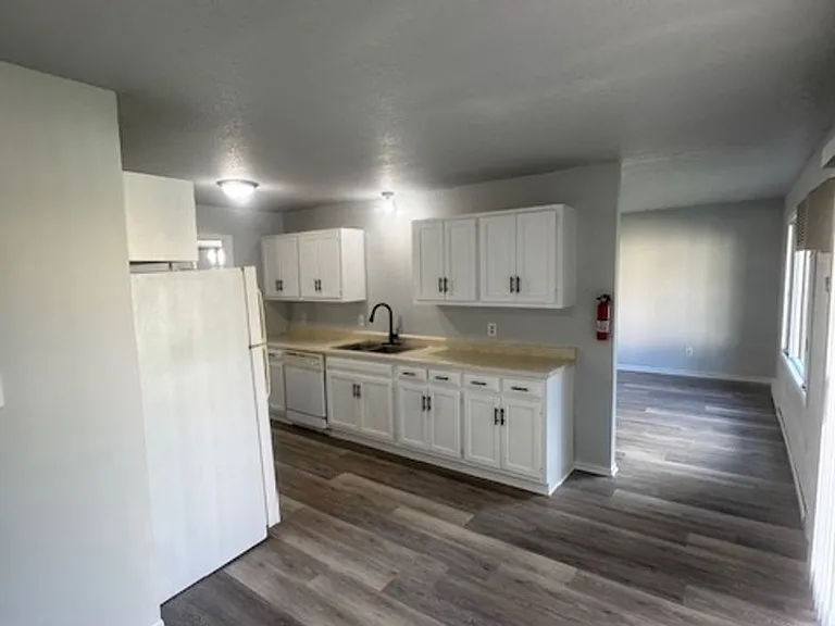 302 Jay Ray Ct — Photo 3