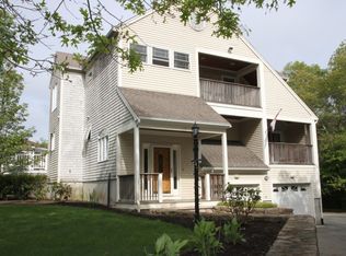 19 Hummingbird Trl, Dartmouth, MA 02747
