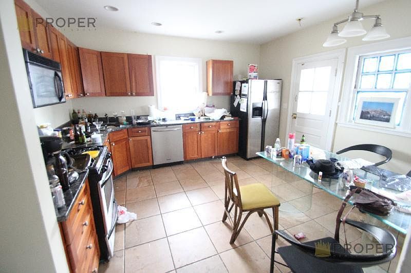 2nd image of 16 Selkirk Rd