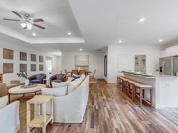4th image of 9054 Ivanhoe Dr
