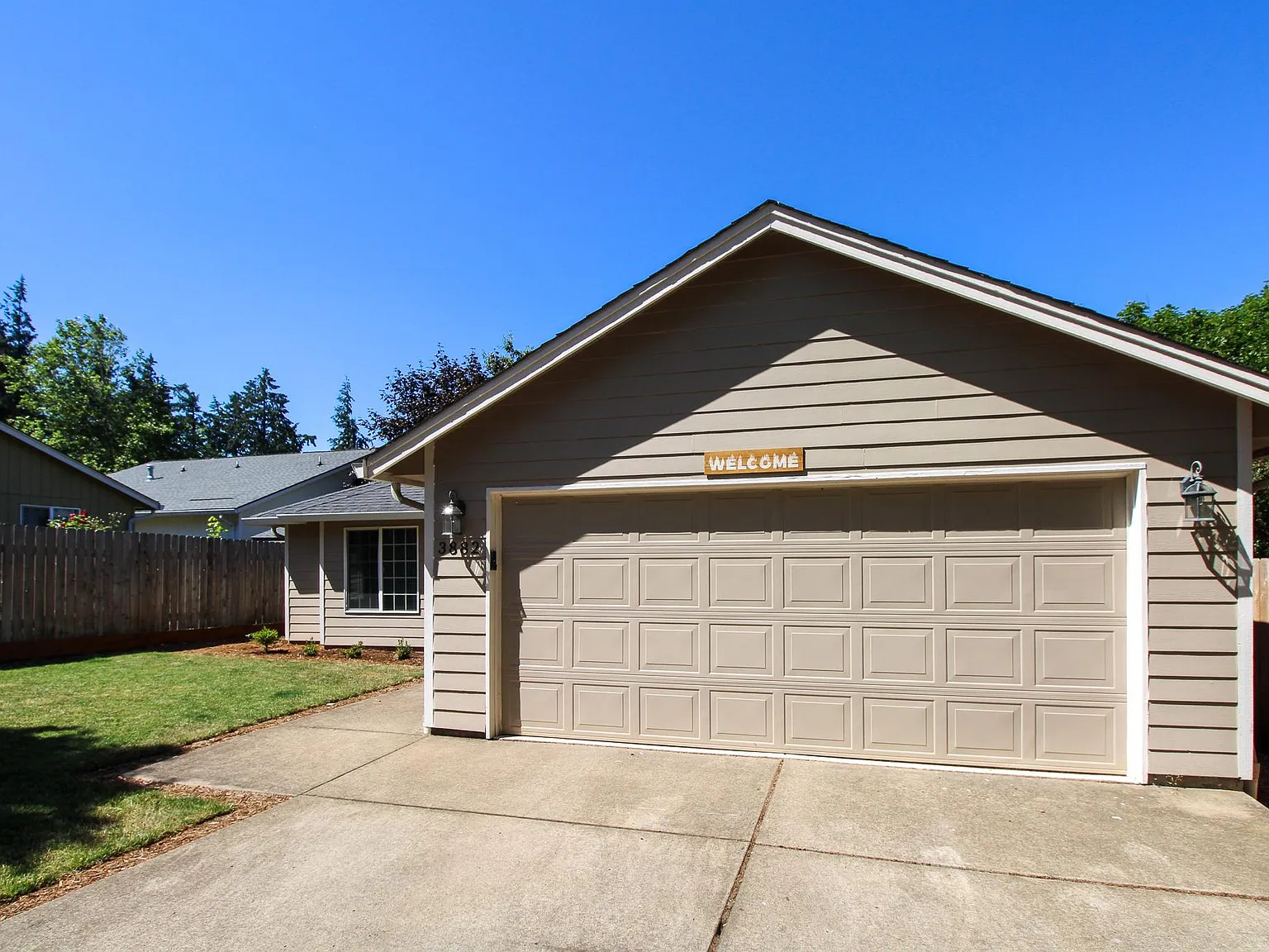 3 bed, 1324 sqft, $2,550 — Photo 2