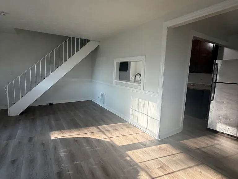 457 James Ct #C — Photo 2