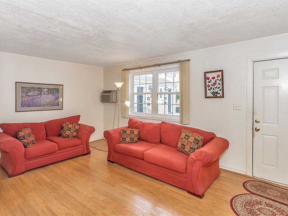 3rd image of 6748 224th St