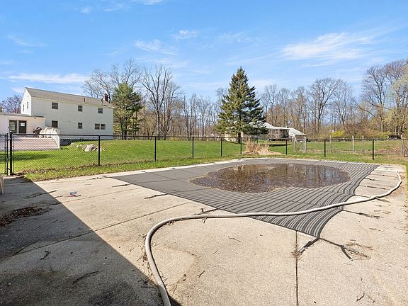 3rd image of 20 Baldpate Rd