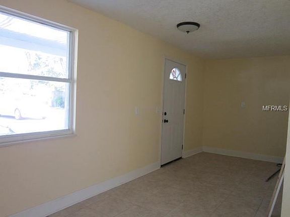 3rd image of 318 Avenue G SE