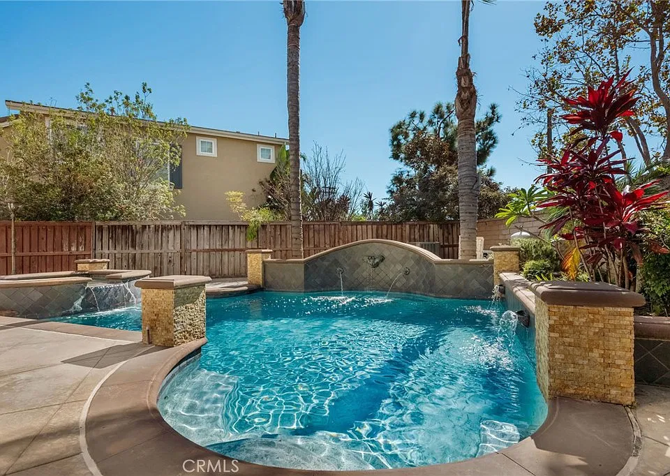325 Canal Way