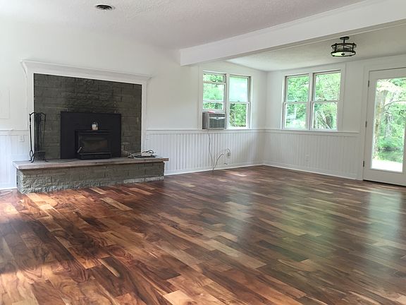 living room w/ fireplace
