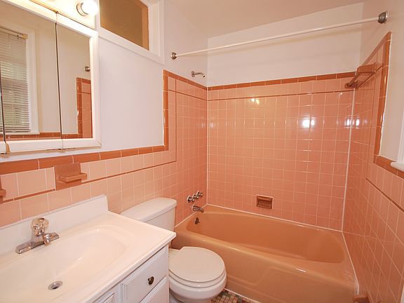 5th image of 13227 Betty Ln