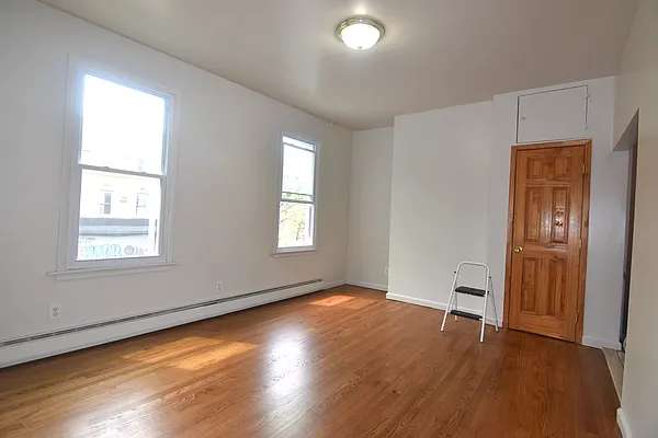 Rented by Triplemint | media 23