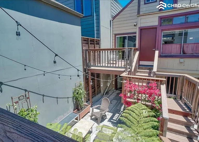 556 Vermont St — Photo 17