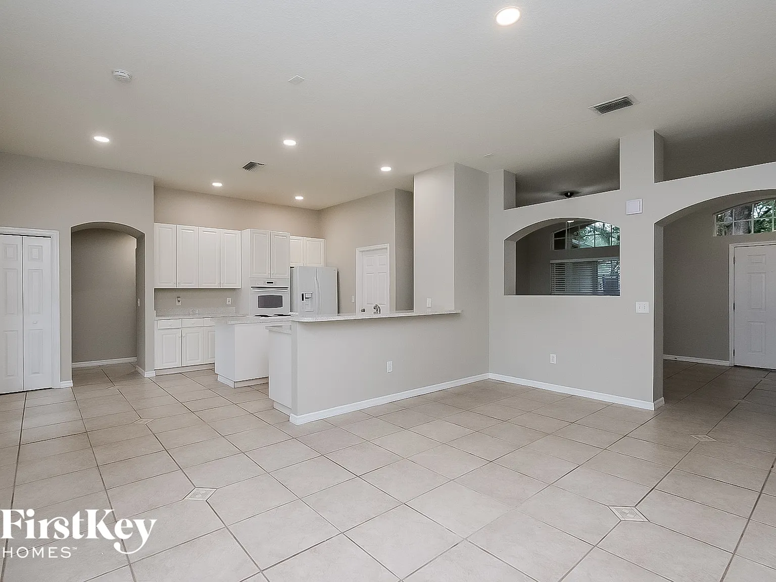 4 bed, 2.0 bath, 2091 sqft, $2,915 — Photo 2