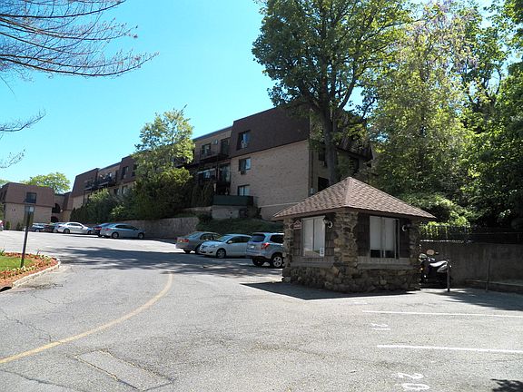 3rd image of 344 Central Park Ave APT B12