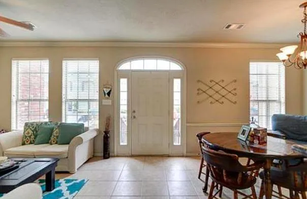 317 Forest Dr — Photo 2