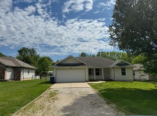 206 W Nixon Dr, Strafford, MO 65757