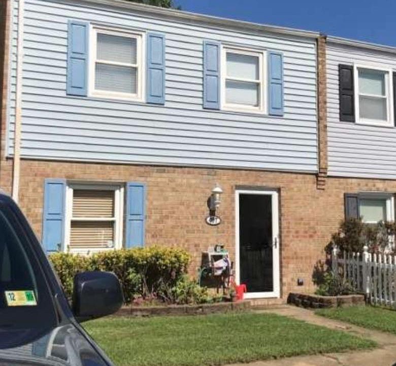 2nd image of 407 Shagbark Rd