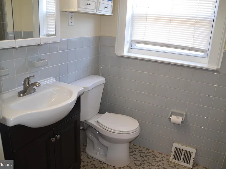 246 Ardmore Ave — Photo 13