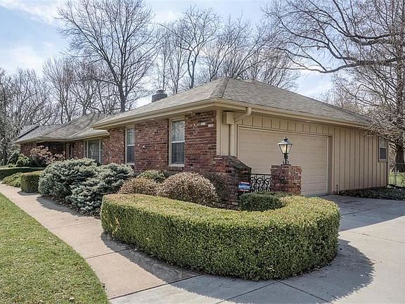 4th image of 8904 Catalina Dr