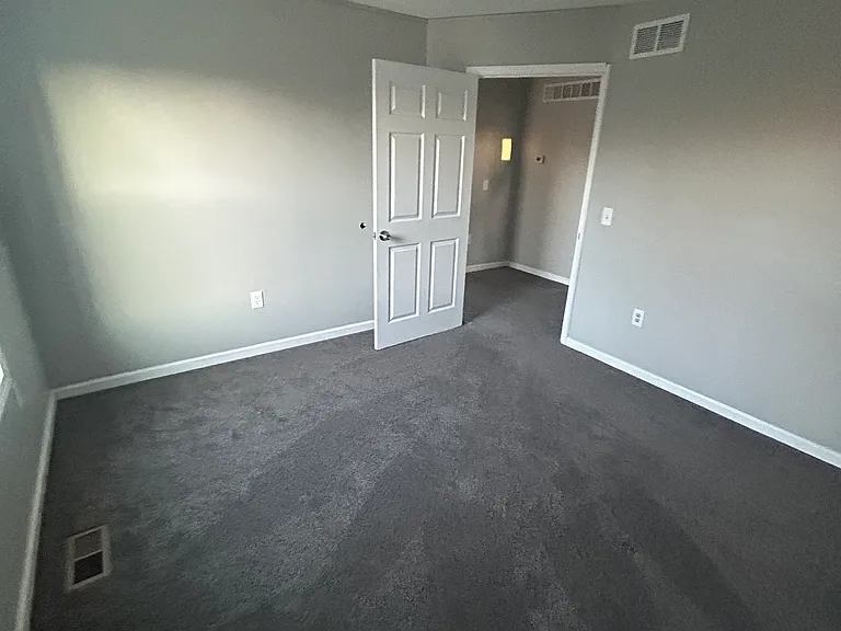 29000 W Nine Mile Rd — Photo 5