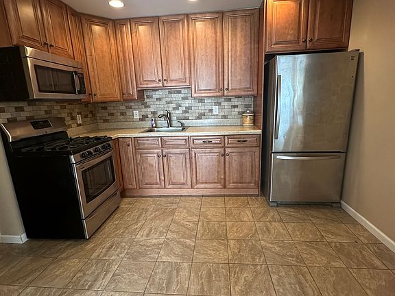 5th image of 4089 Hylan Blvd Suite 2