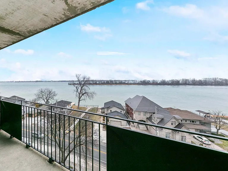 8787 Riverside Dr E — Photo 11