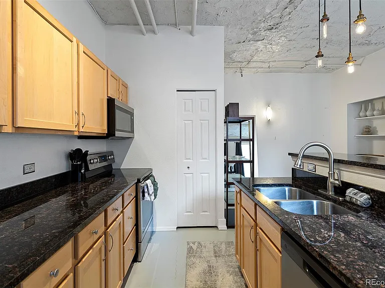 444 17th St #209 — Photo 7
