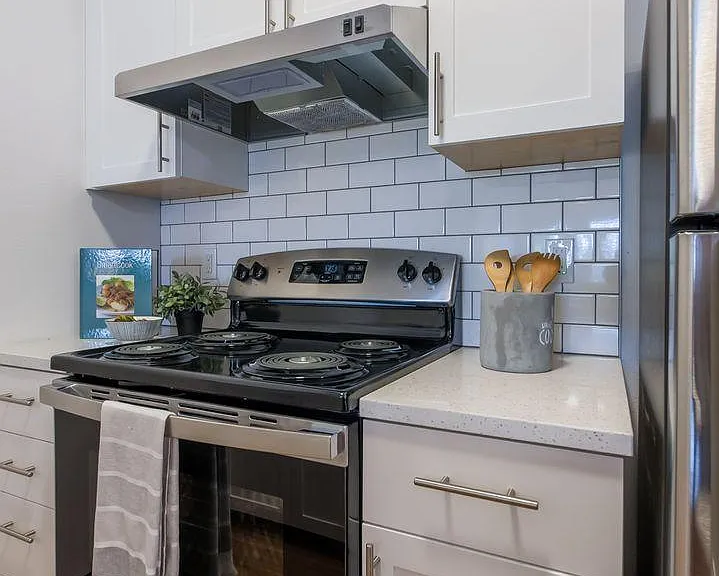 7550 N Lombard St — Photo 6
