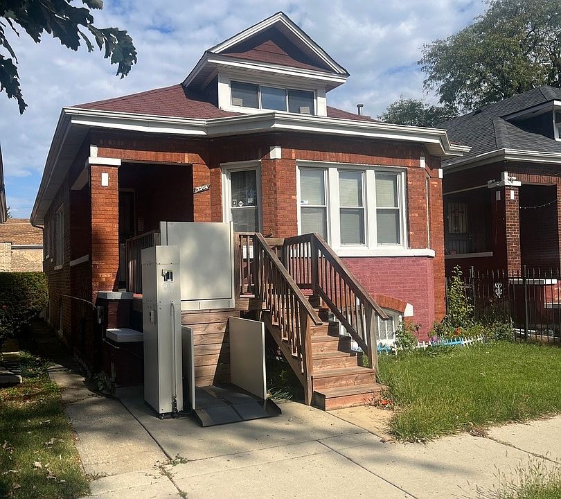 2nd image of 2304 W 72nd St
