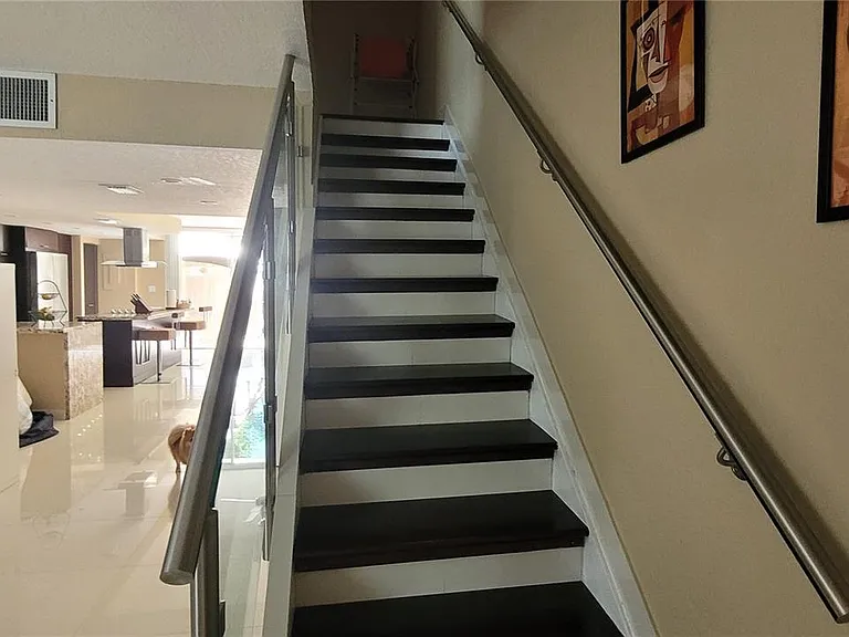 2304 NE 11th St #207 — Photo 7