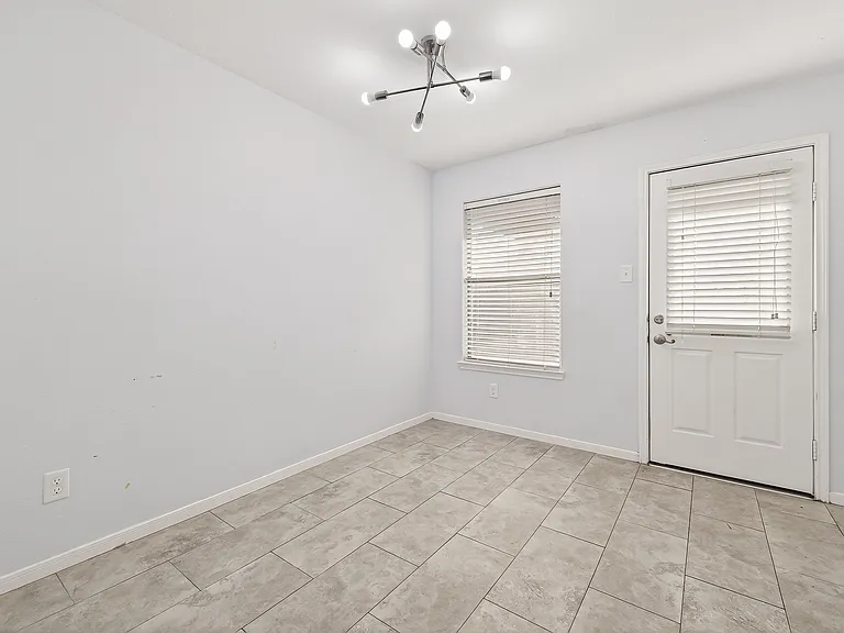 2731 Roaring Oaks Ln — Photo 20
