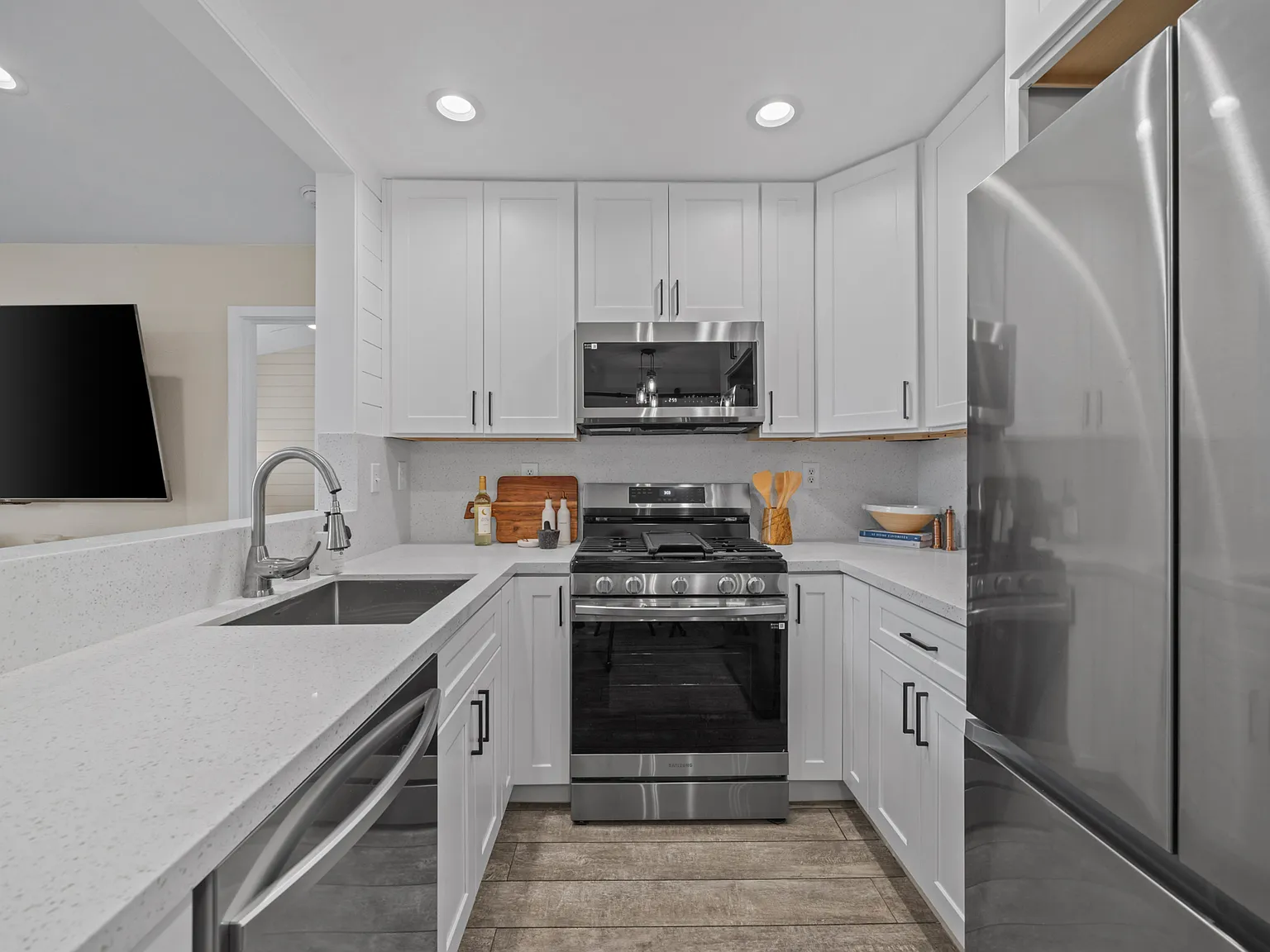 2 bed, 737 sqft, $2,950 — Photo 3
