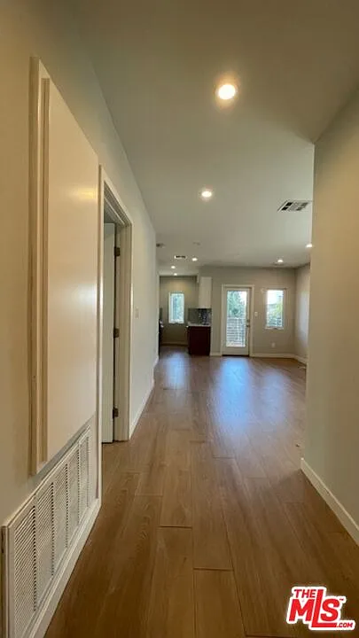 2 bed, 2.0 bath, 997 sqft, $3,150 — Photo 2