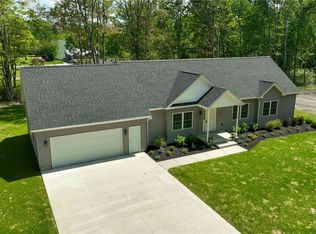 24 Rosalind Dr, Evans, NY 14006