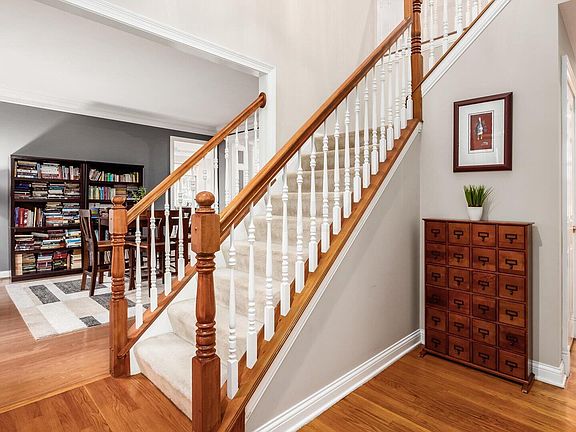 5th image of 111 N Galway Dr