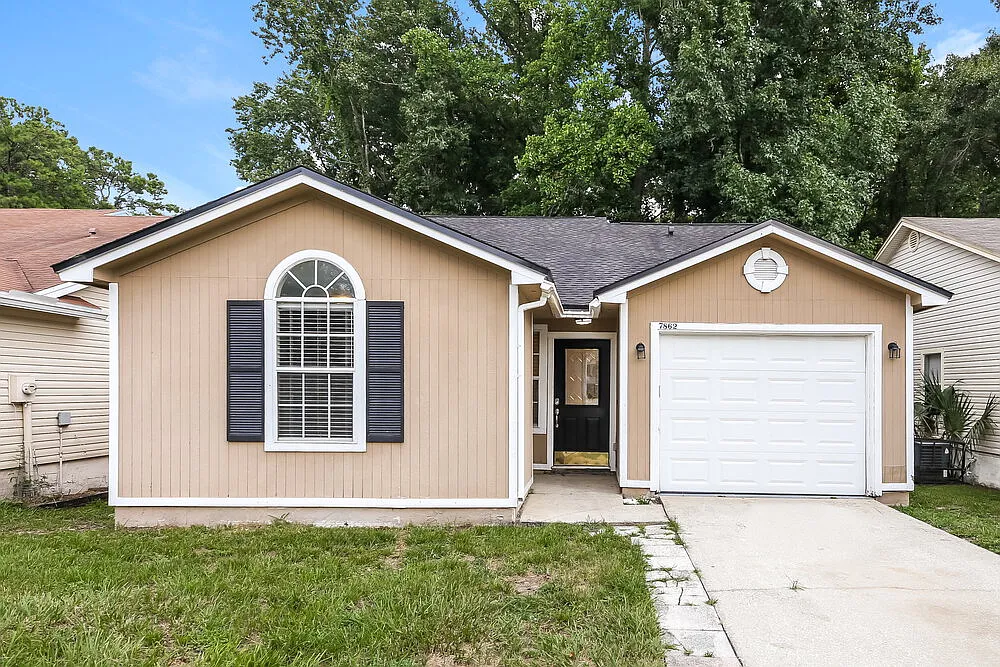 3 bed, 2.0 bath, 1281 sqft, $1,785 — Photo 1