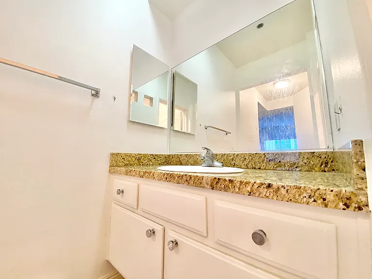 649.5 S Ridgeley Dr #102 — Photo 12