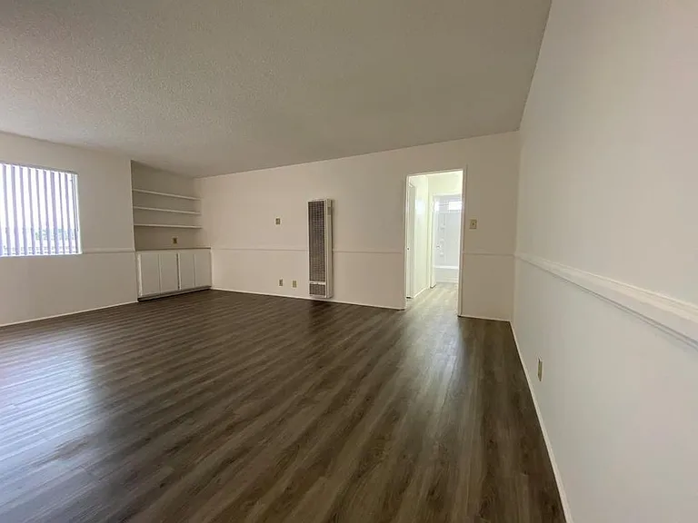 Marquis Apartments — Photo 40