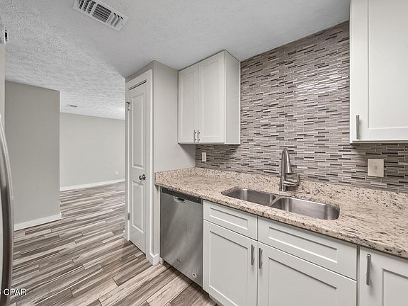 4th image of 813 Bradford Cir