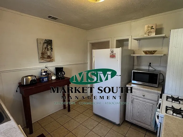 317 W Huntingdon St #A — Photo 17